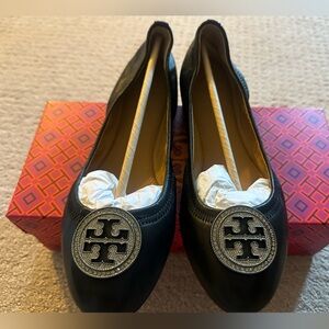 Never worn Tory Burch Liana Ballet flat in Black/Gun-Metal